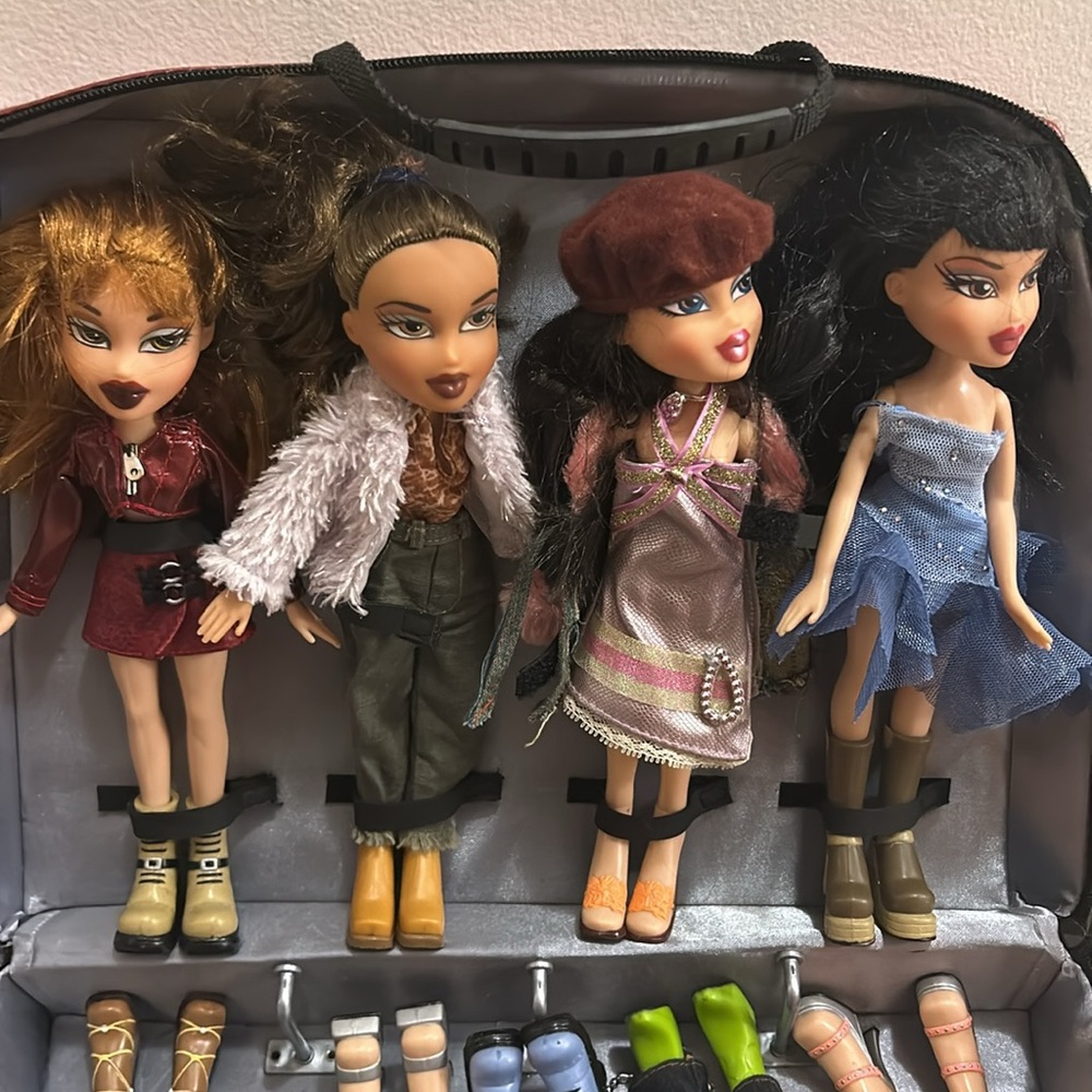 Vintage Bratz Dolls AS IS - Picture 2 of 9